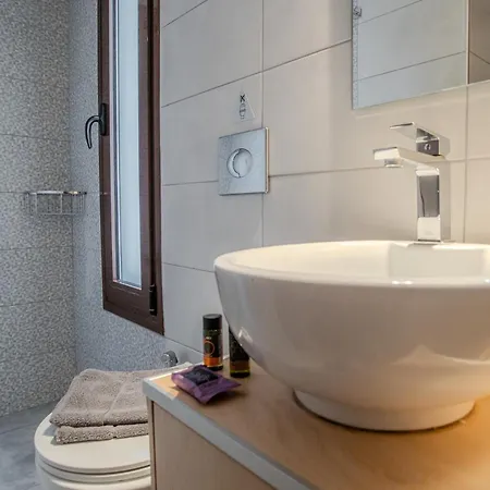 In Heart Of Old Town W. Venetian Port Views *