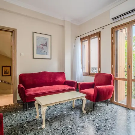 In Heart Of Old Town W. Venetian Port Views Apartment