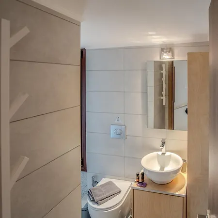 In Heart Of Old Town W. Venetian Port Views Apartment Chania (Crete)