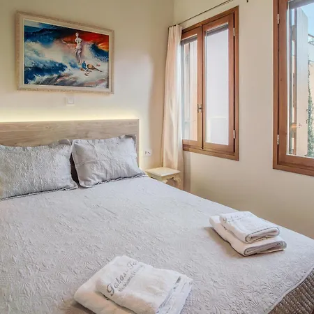 In Heart Of Old Town W. Venetian Port Views *