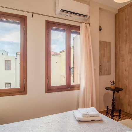 Apartmán In Heart Of Old Town W. Venetian Port Views Chania (Crete)